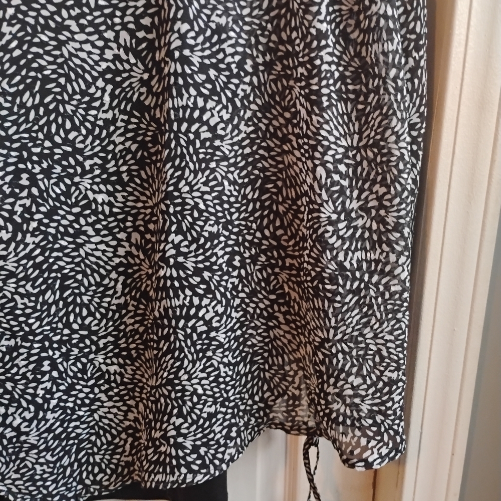NY Collection Monochrome Patterned Blouse - Picture 6 of 11